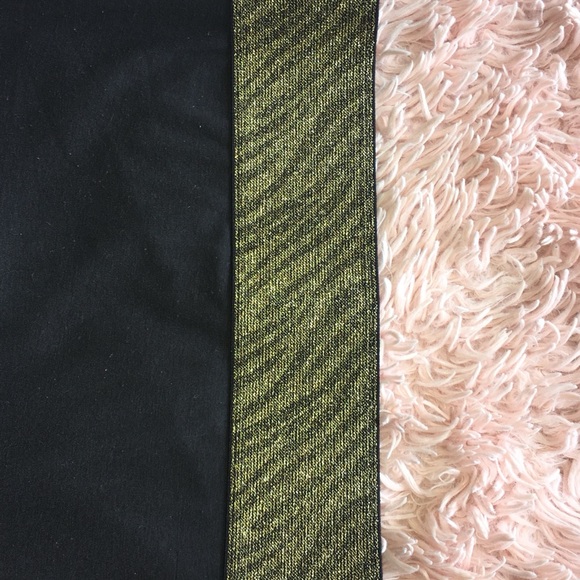 GOLD & BLACK CROPPED TANK TOP W/ ZEBRA PRINT METALLIC TRIM  • SIZE M • 579 - Picture 3 of 4